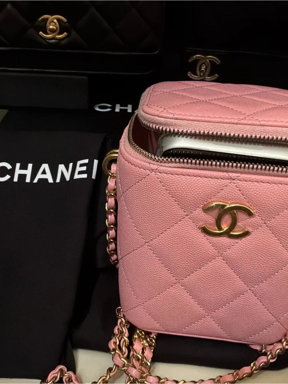 CHANEL Pink Quilted Vanity bag. Caviar leather Almost new!